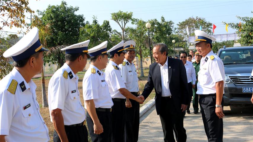 ປະທານສານປະຊາຊົນສູງສຸດເຈືອງຮ່ວາບິ່ງຢ້ຽມຢາມແລະເຮັດວຽກຢູ່ເມືອງເກາະຟຸ໋ກວ໋ກ